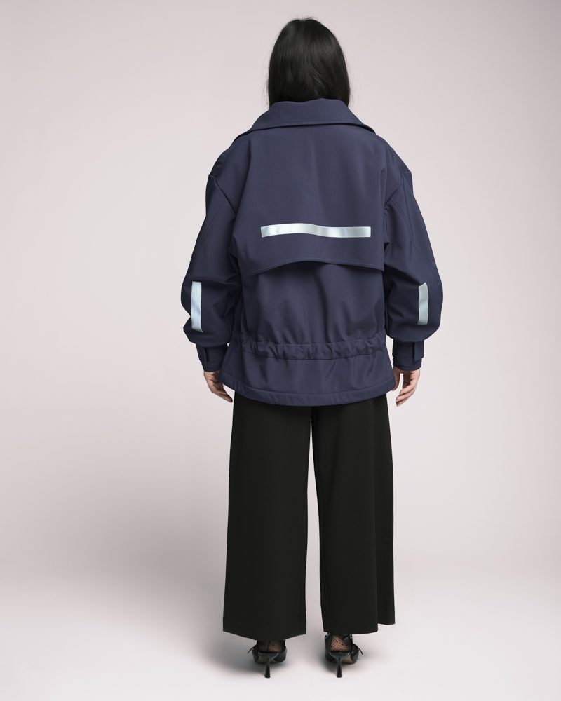 Dos de la veste navy unie avec bande réfléchissante
